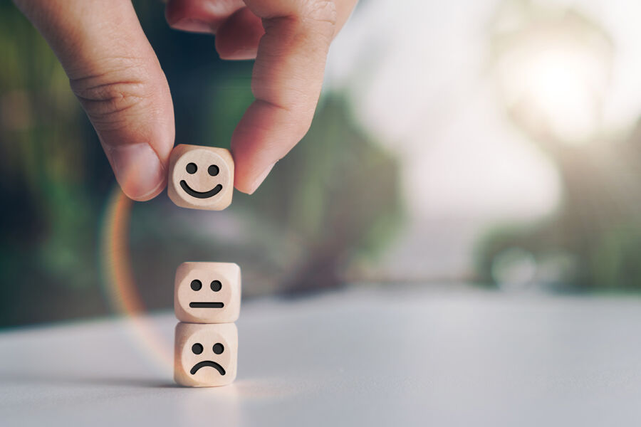 Smile,Face,And,Cart,Icon,On,Wood,Cube.,Optimistic,Person