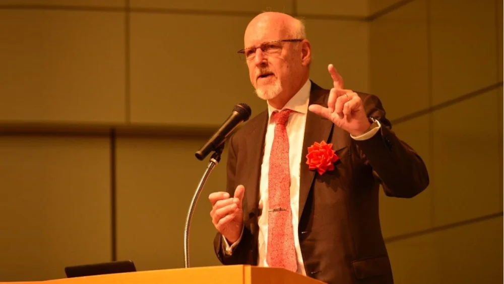 John-agren-giving-speech-resources-thumbnail