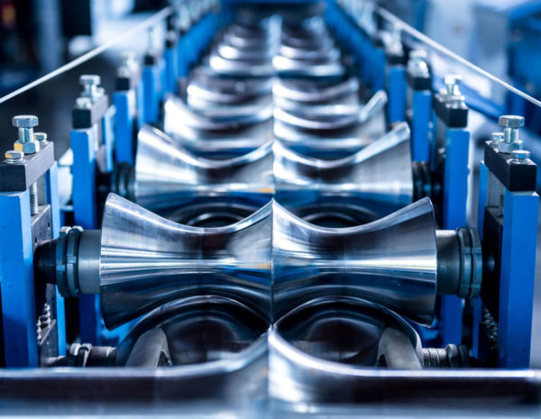 Metal sheet forming machine